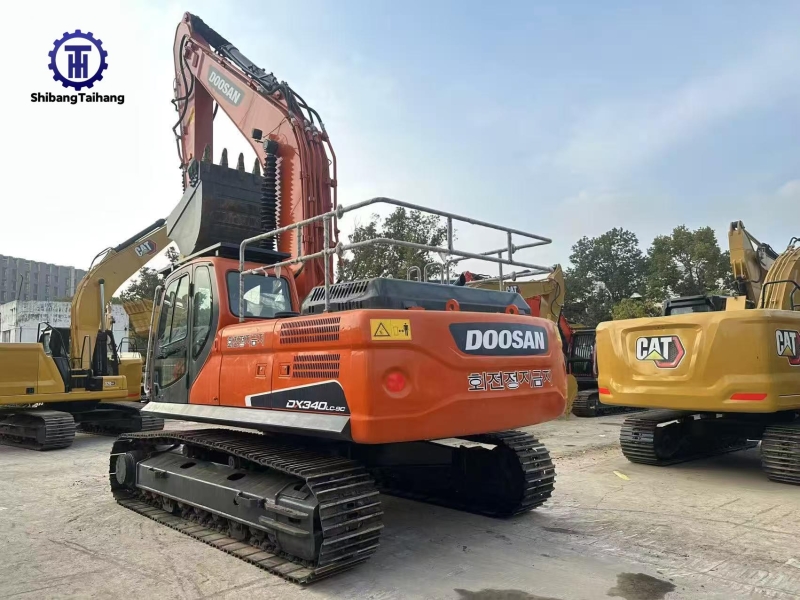 Excavadora Doosan DX340 de segunda mano en venta