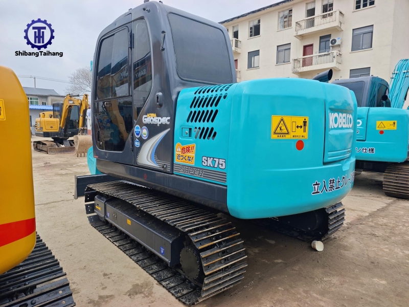 Продается б/у Kobelco 75 .