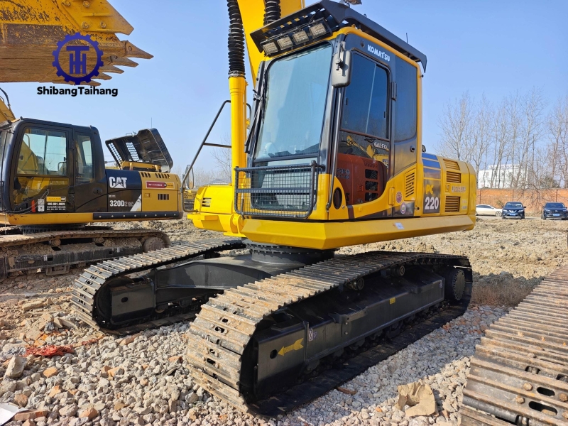 Komatsu PC220 d'occasion à vendre 2