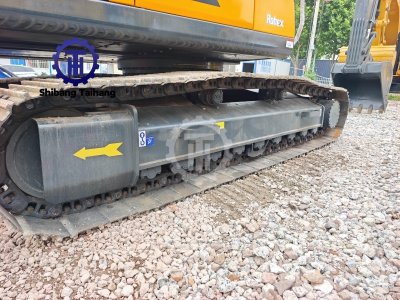 USED HYUNDAI 220 EXCAVATOR