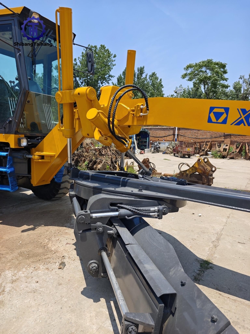 Motoniveladora XCMG 180 usada en venta 