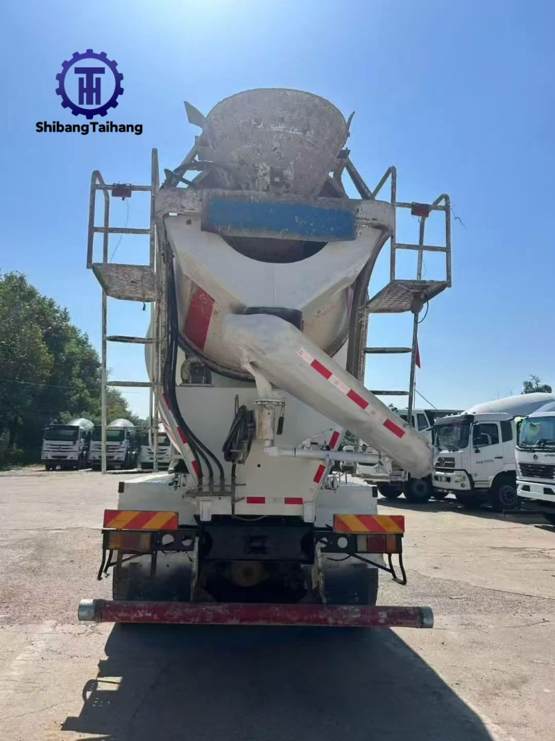 Camion bétonnière 12m³ d'occasion en vente