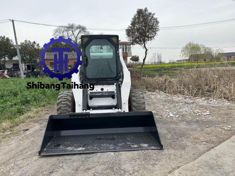 Б/у погрузчик с бортовым поворотом Bobcat S300