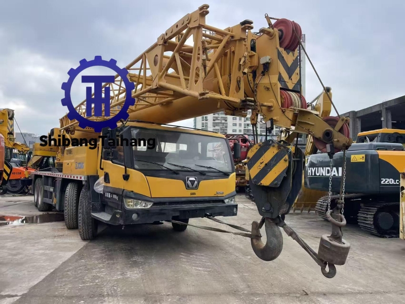 Grue sur camion XCMG 80 tonnes
