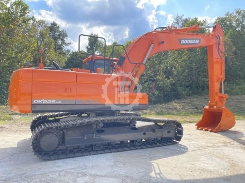 Used Doosan DX225 for sale 3