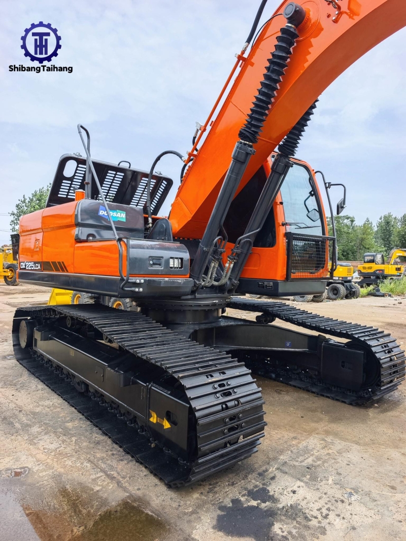 Doosan DX225 d'occasion à vendre