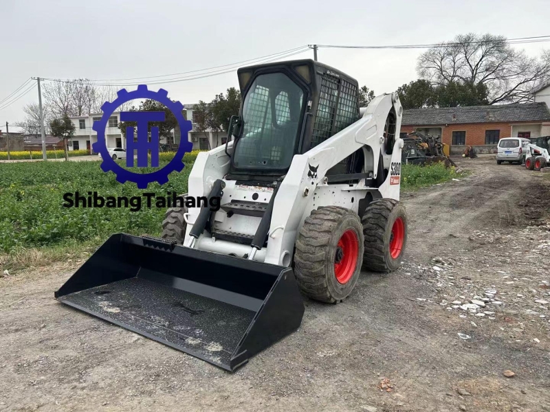 Б/у погрузчик с бортовым поворотом Bobcat S300
