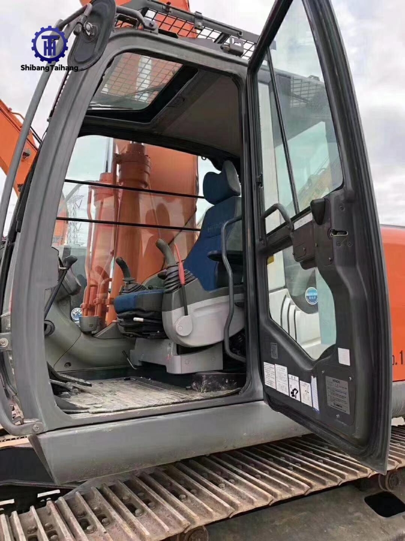 Продается б/у HItachi ZX240