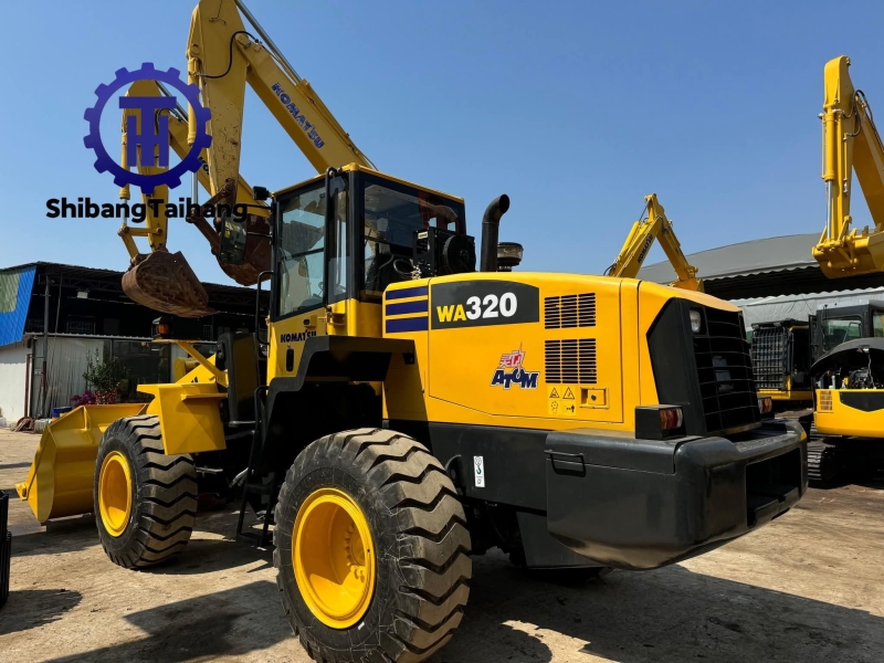 Cargador Komatsu 320 usado en venta 