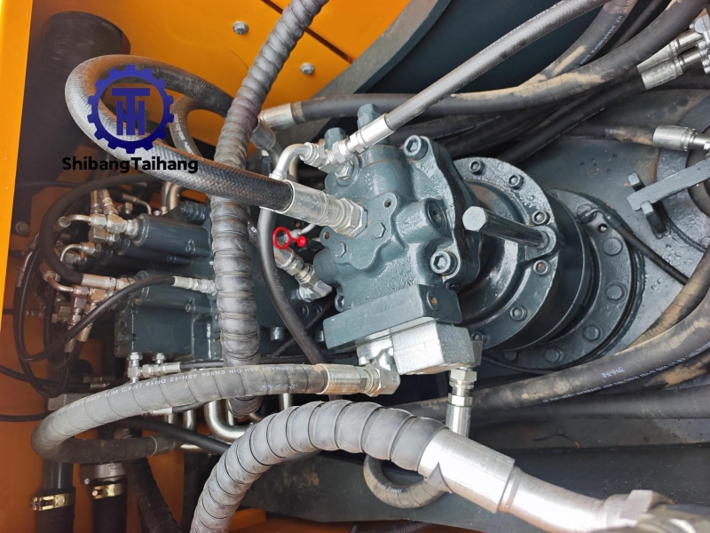 Продается б/у Hyundai 220 .