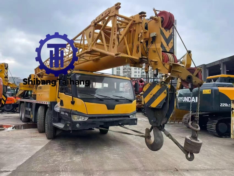 Grue sur camion XCMG 70K-1 d'occasion