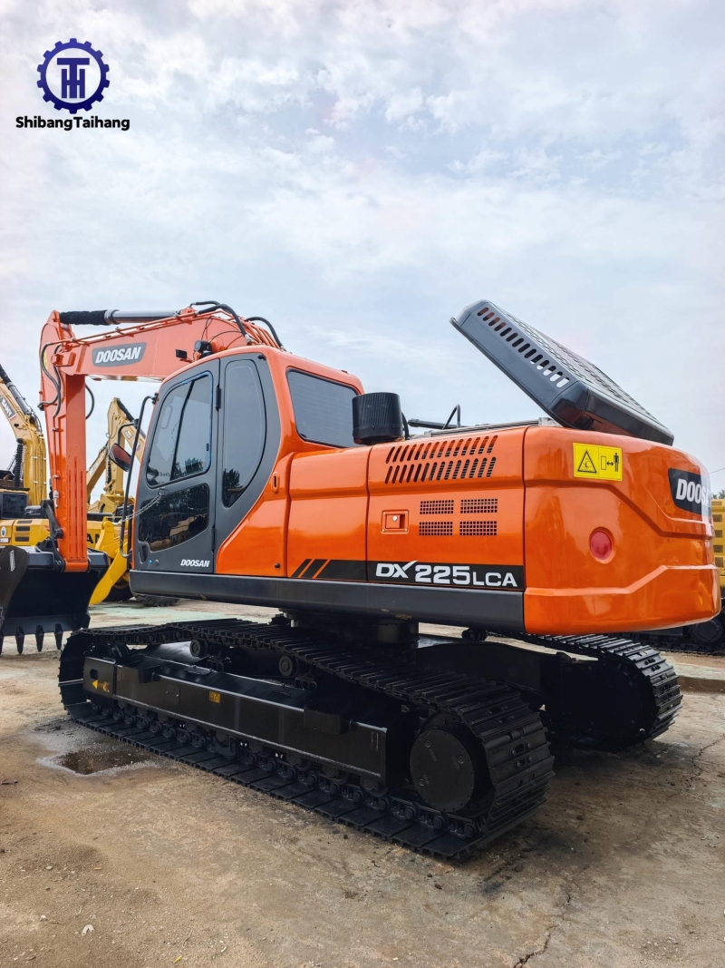 Doosan DX225 d'occasion à vendre
