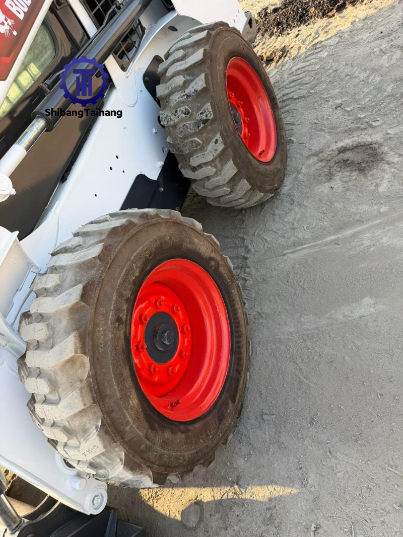 Б/у погрузчик с бортовым поворотом Bobcat S550