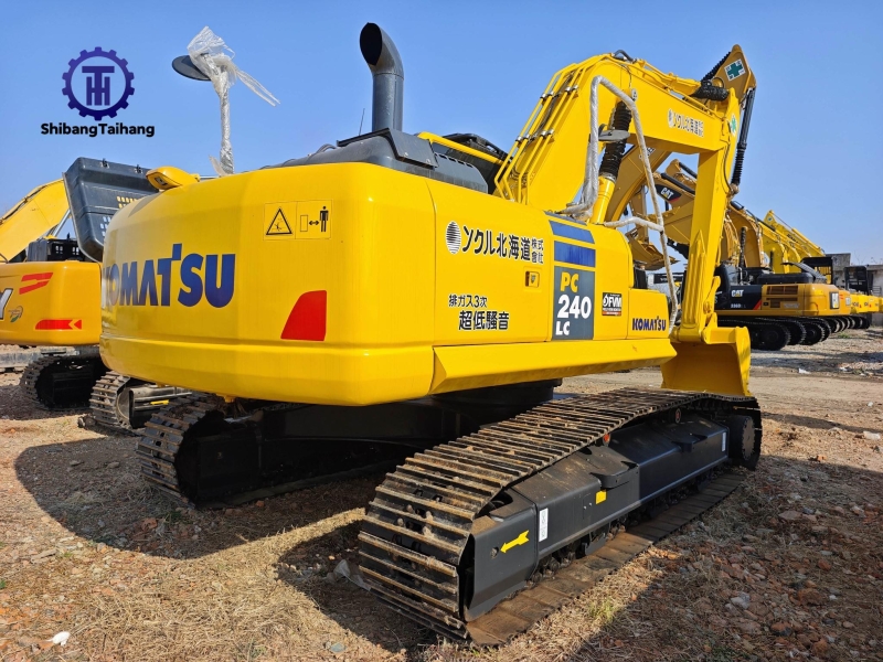Продается б/у Komatsu 240