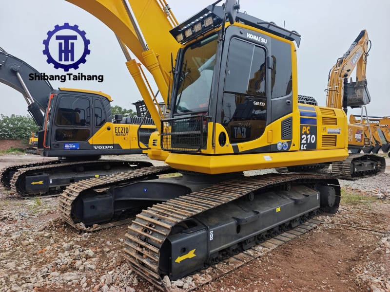 Продается б/у Komatsu 210