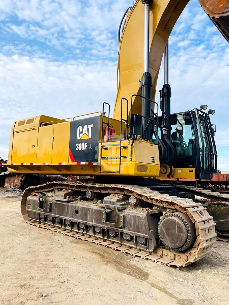 Продается б/у Caterpillar 390F