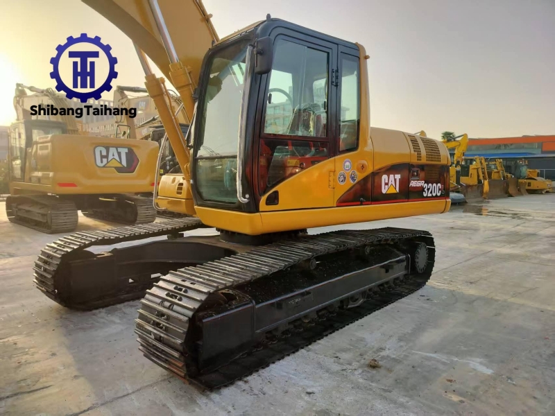 Excavadora Caterpillar 320C Usada en Venta 2