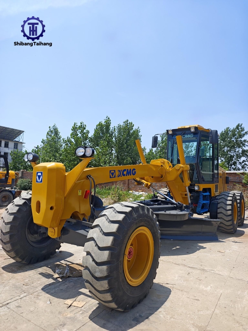 Motoniveladora XCMG 180 usada en venta 