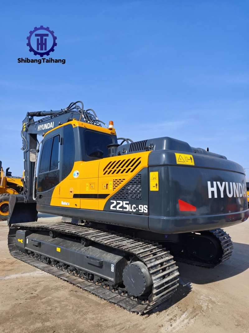 Excavadora Hyundai 225 usado en venta 