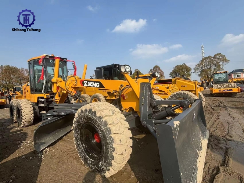 Motoniveladora XCMG 2153 usada en venta 2