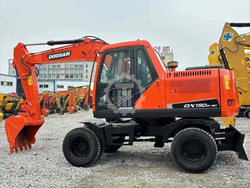 Used Doosan DX150W for sale