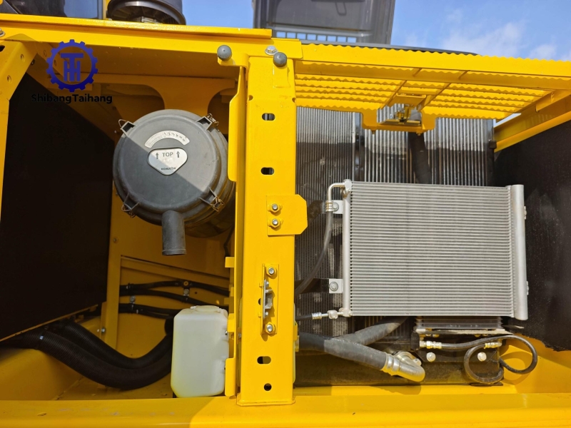 Excavadora Komatsu PC210 usado en venta 2