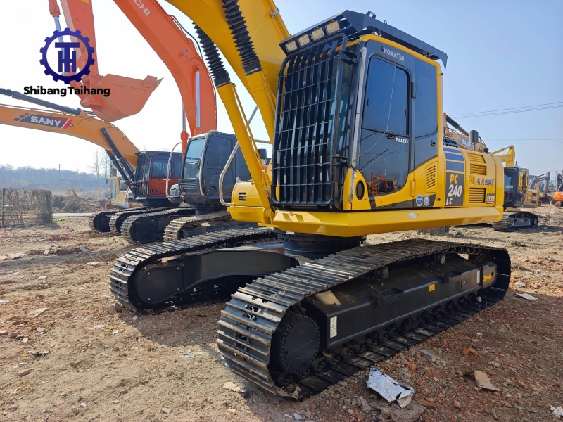 Komatsu PC240 d'occasion à vendre 2