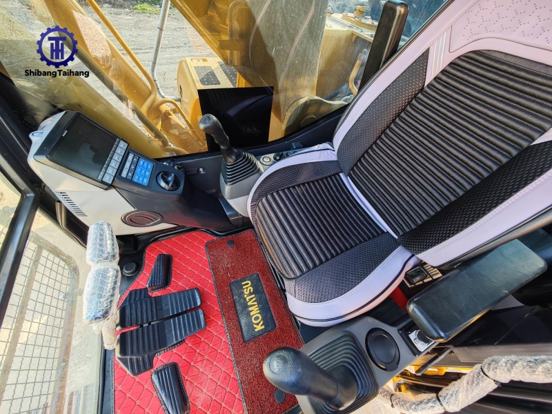 Komatsu PC220 d'occasion à vendre