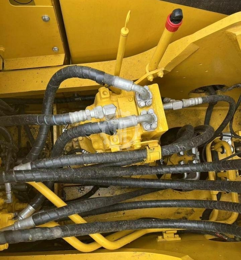 Used Komatsu PC220 for sale 3