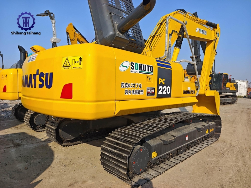 Excavadora Komatsu PC220 de segunda mano en venta