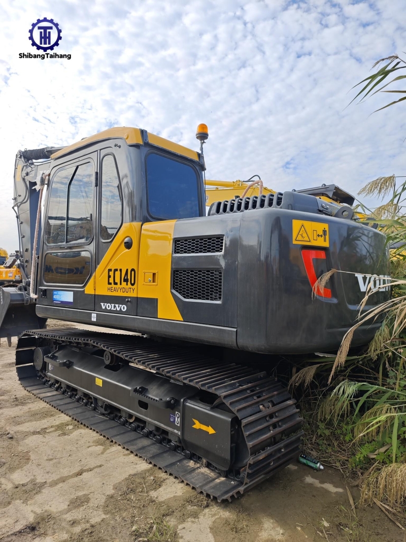 2للبيع حفار فولفو EC140 مستعمل