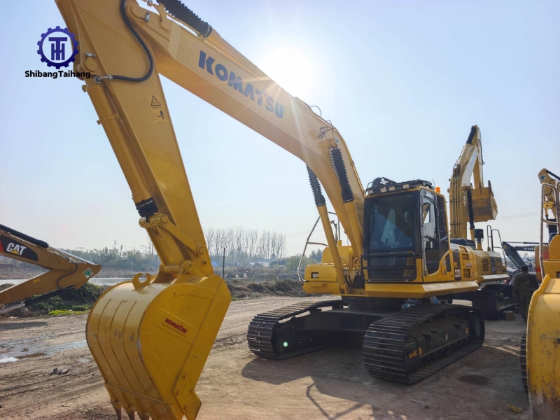 Продается б/у Komatsu 220