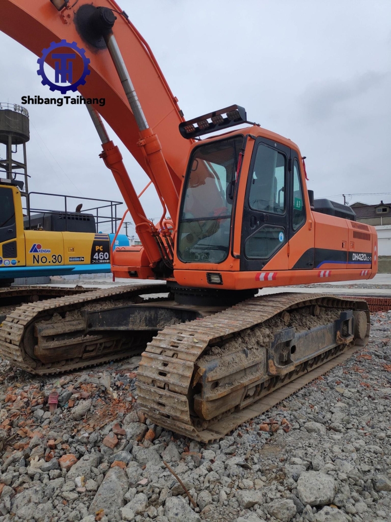  للبيع حفار دوسان DH420 مستعمل