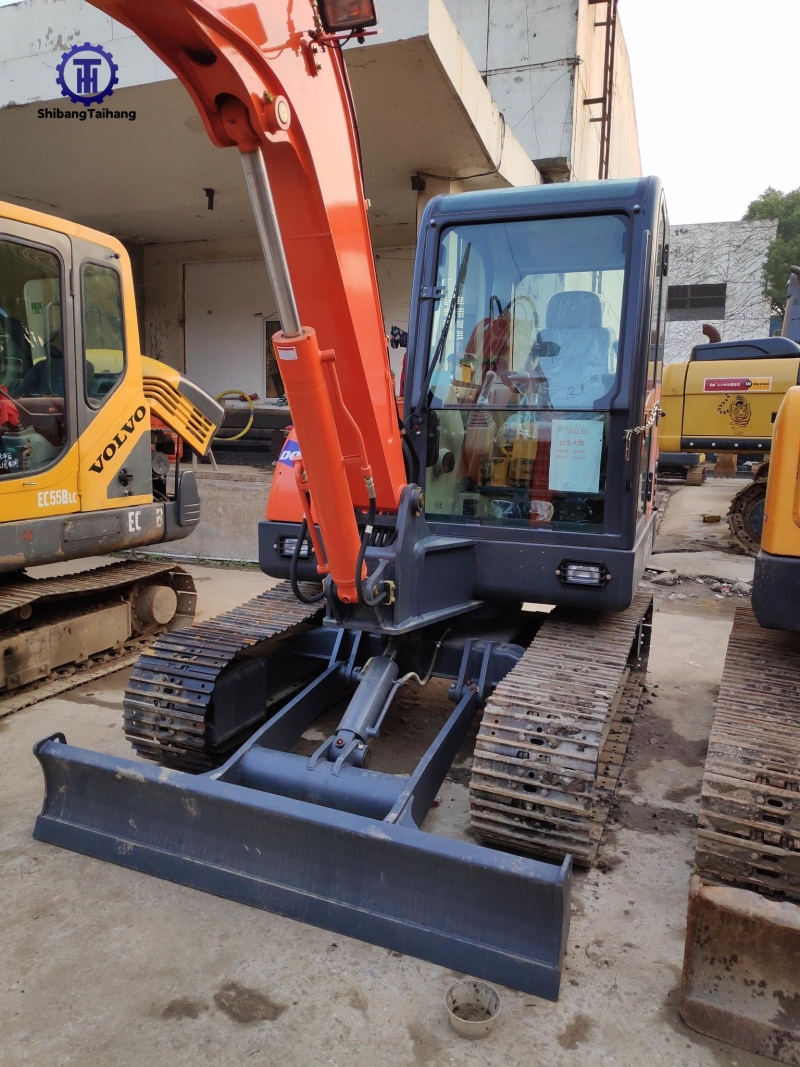 Excavadora Doosan DH60 Usada en venta