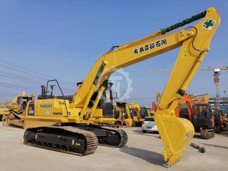 Used Komatsu PC200 for sale 4