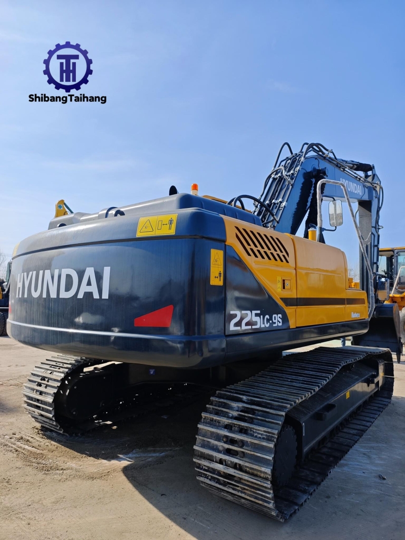 Excavadora Hyundai 225 usado en venta 