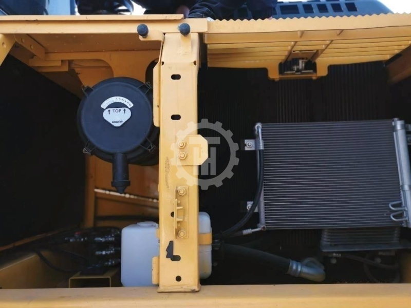 Used Komatsu PC200 for sale 4