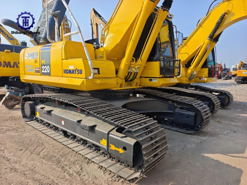 Excavadora Komatsu PC220 de segunda mano en venta