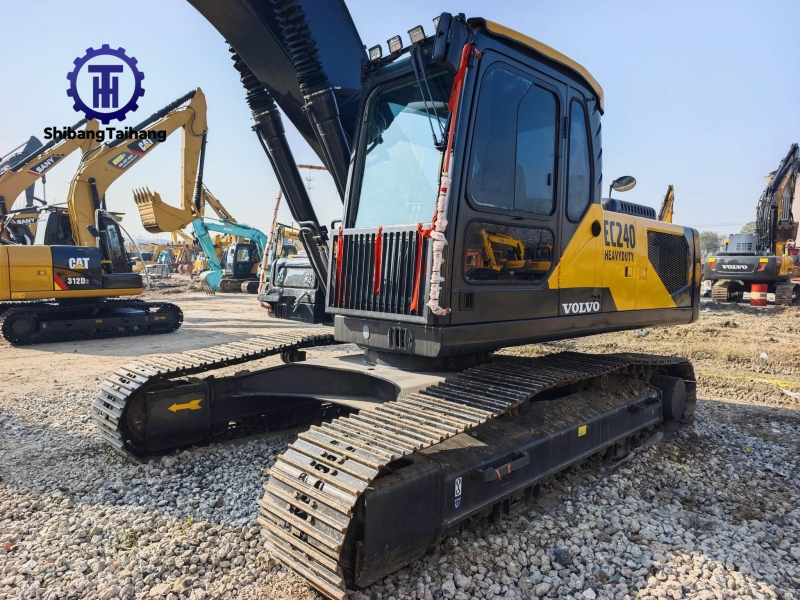 Excavadora Volvo EC240 usada en venta