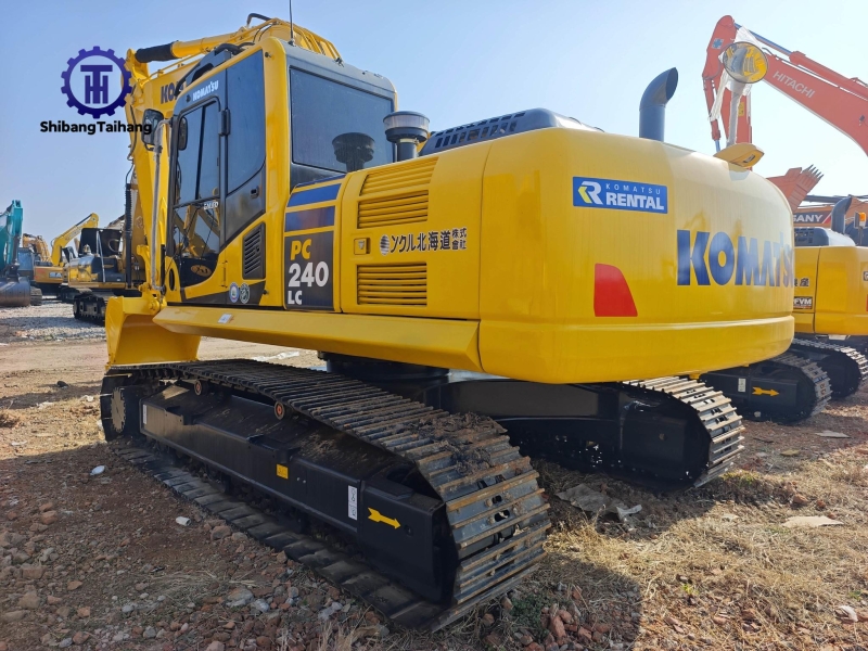 Продается б/у Komatsu 240