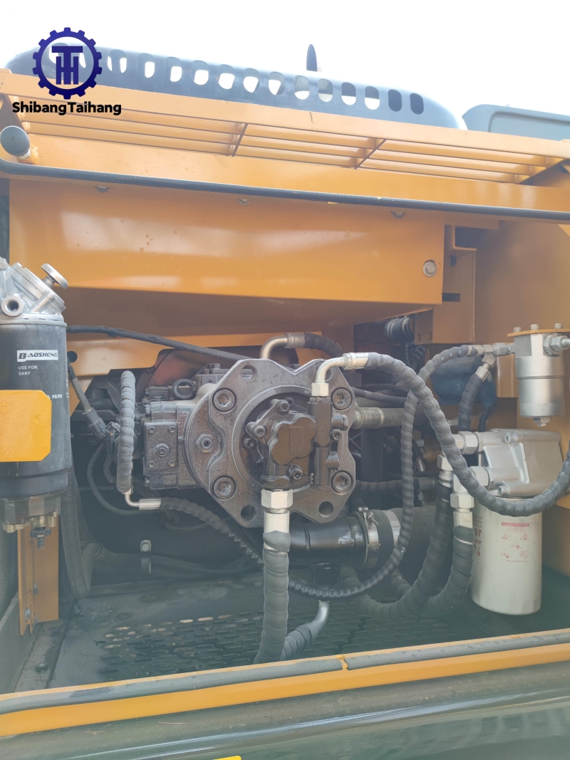 Excavadora SANY 235 Usada en venta 3