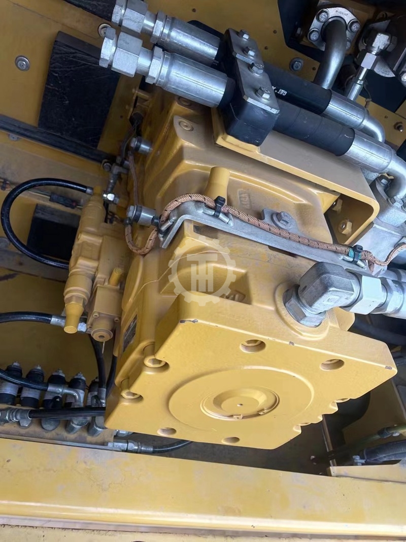 Продается б/у Caterpillar 390F