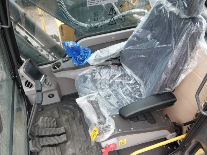 Used Volvo EC200D Excavator Earth Moving Equipment High Performance