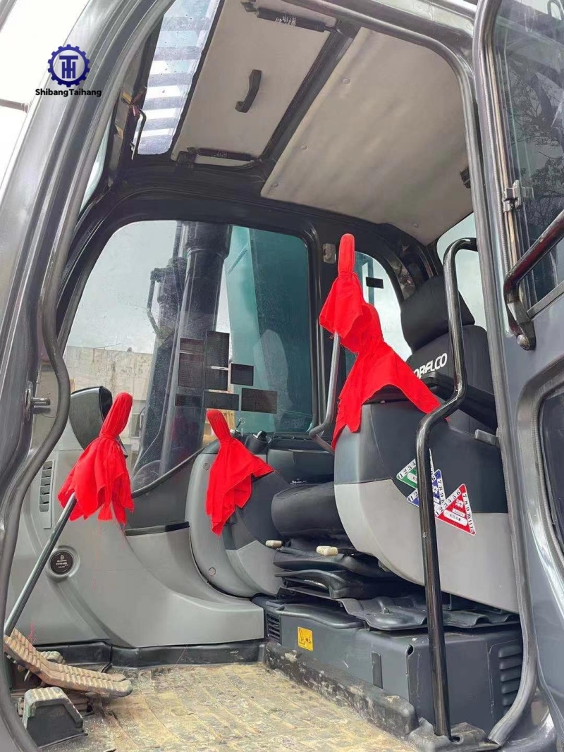 للبيع حفار كوبيلكو SK200 مستعمل