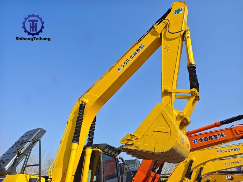 Komatsu PC220 d'occasion à vendre 2