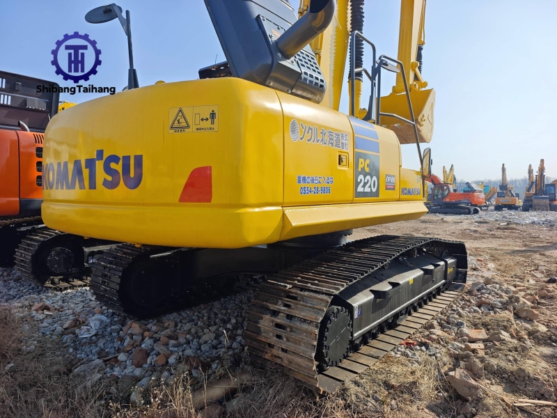 Excavadora Komatsu PC220 usado en venta 2