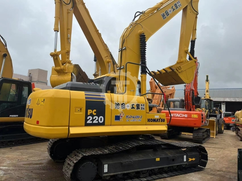 Used Komatsu PC220 for sale 3