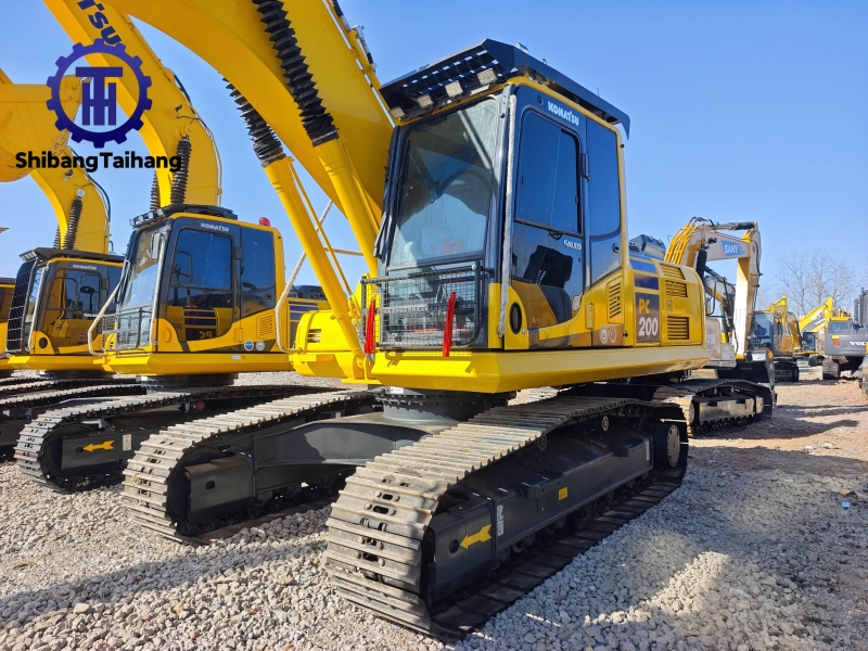 Продается б/у Komatsu 200.
