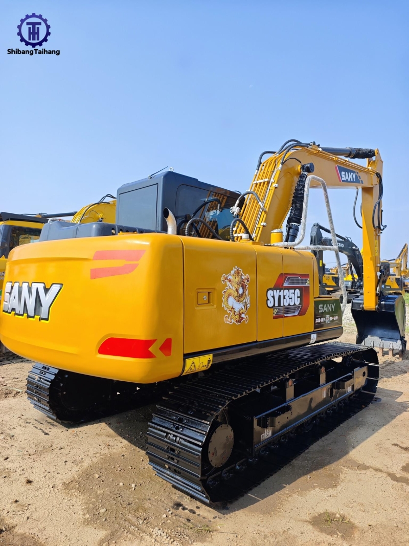 للبيع حفار ساني 135 مستعمل