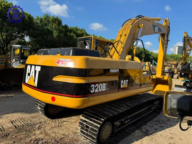Excavadora Caterpillar 320B Usada en Venta